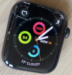 แนะนำให้ใช้เคส Apple Watch ร่วมด้วย เพื่อป้องกันการตกแตกของหน้าจอ