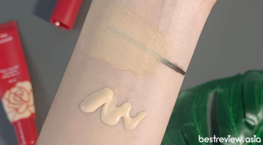 การเลือกโทนสี SRICHAND Super Coverage Always Matte Foundation SPF 50+ PA++++ โดยการเทสที่ข้อมือ