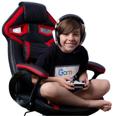 เก้าอี้เกมมิ่ง เด็กกำลังเล่นเกม เด็กผ฿้ชายเล่นเกม ใส่หุฟัง เด็กชายนั่งบนเก้าอี้