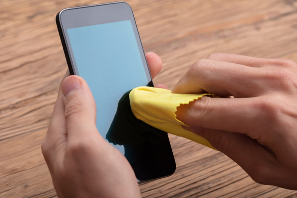 ทำความสะอาดเคส  ทำความสะอาดหน้าจอ iPhone เช็คโทรศัพท์มือถือ