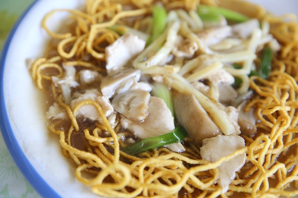 ราดหน้าหมี่กรอบ