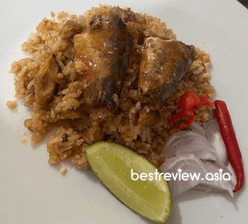 ข้าวผัดปลากระป๋อง