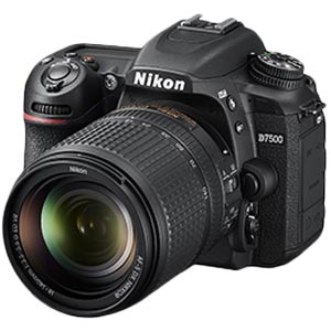Nikon D7500 kit 18-140 mm.