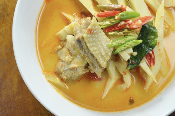 แกงกะทิไก่หน่อไม้ดอง