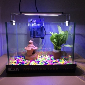 ตู้ปลาจัดเซ็ตพร้อมใช้ กรองแขวน ไฟ LED หินสี ต้นไม้ปลอม 1 ชุด