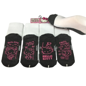 CARSON ถุงเท้านักเรียนข้อสั้น สีขาวพื้นเทา ยางกันลื่นลายลิขสิทธิ์ Hello Kitty