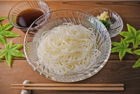 เส้นโซเมง (そうめん)