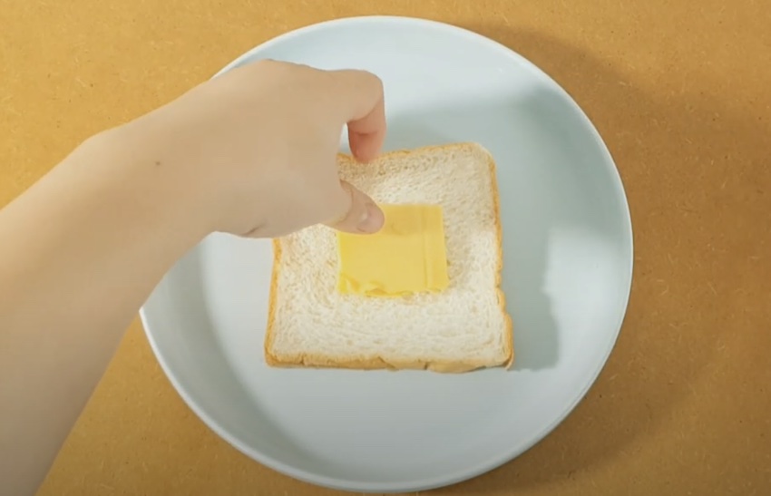 แซนวิชชีสยืดด้วยหม้อทอดไร้น้ำมัน
