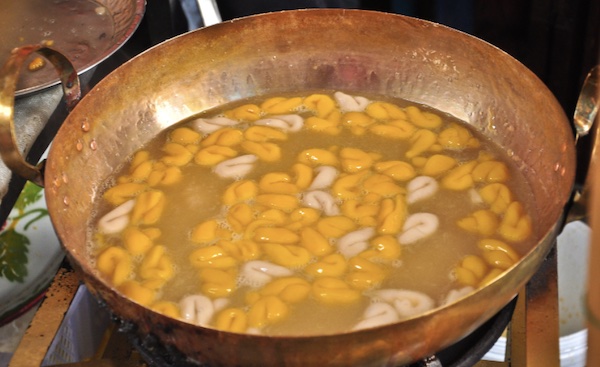 กระทะทองเหลืองสำหรับทำขนมหวานไทย