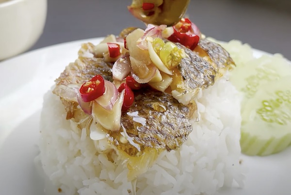 ข้าวปลานิลแกะ : ใช้ข้าวกลางปี หุงขึ้นหม้อง่าย มีความหอมเหนียวนุ่มน่ารับประทาน