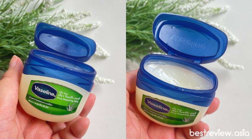 Vaseline Pure Repairing Jelly Aloe ลิปบาล์ม ใช้แล้วรู้สึกว่าปิโตรเลียมเจลลีให้ความชุ่มชื้นได้ดีมาก