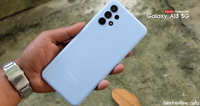 ด้านหลังตัวเครื่อง Galaxy A13 มาพร้อมดีไซน์แบบเรียบ ๆ