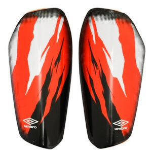 UMBRO Neo Minimus สนับแข้งฟุตบอลผู้ชาย