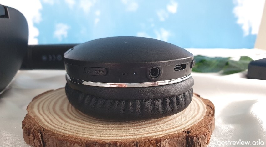 การเปิดใช้งานหูฟัง ไฟ LED เล็ก ๆ จะกะพริบเพื่อค้นหาสัญญาณ Bluetooth