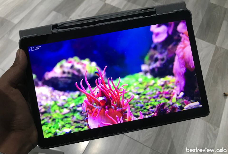 ทดลองดู YouTube โดยการเปิดความสว่างหน้าจอสูงสุด ใช้งานได้ประมาณ 7-8 ชั่วโมง (ขอบคุณวิดีโอจากช่อง Starry Sky)