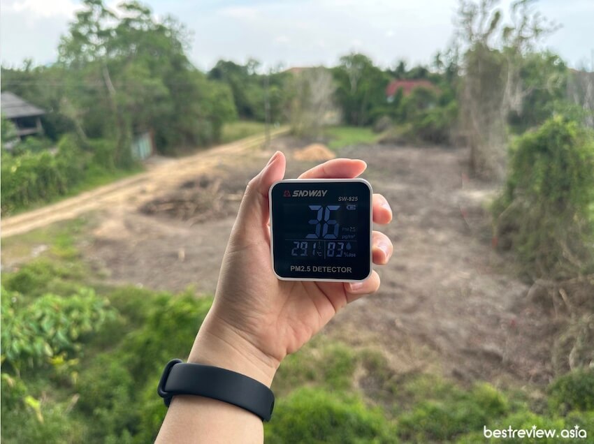 ทดสอบวัดปริมาณฝุ่นด้วยเครื่อง SNDWAY หลังจากมีการถมดินเสร็จแล้ว 4-5 ชั่วโมง มีการฟุ้งกระจายของฝุ่นละอองหลงเหลืออยู่เล็กน้อย
