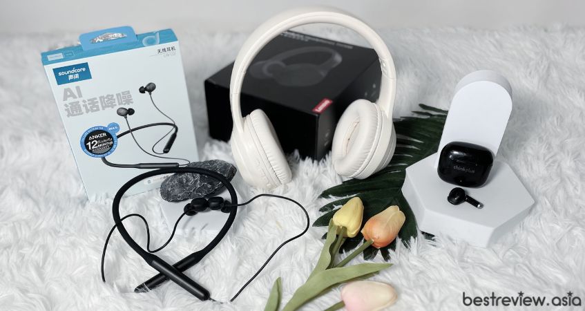 เราทดสอบหูฟังราคาไม่เกิน 500 บาท ทั้ง มีสาย และไร้สาย เพื่อเปรียบเทียบคุณภาพที่ได้ โดยในภาพมีทั้ง Life U2i, TH10  และ LP40 PRO (เรียงตามลำดับ)
