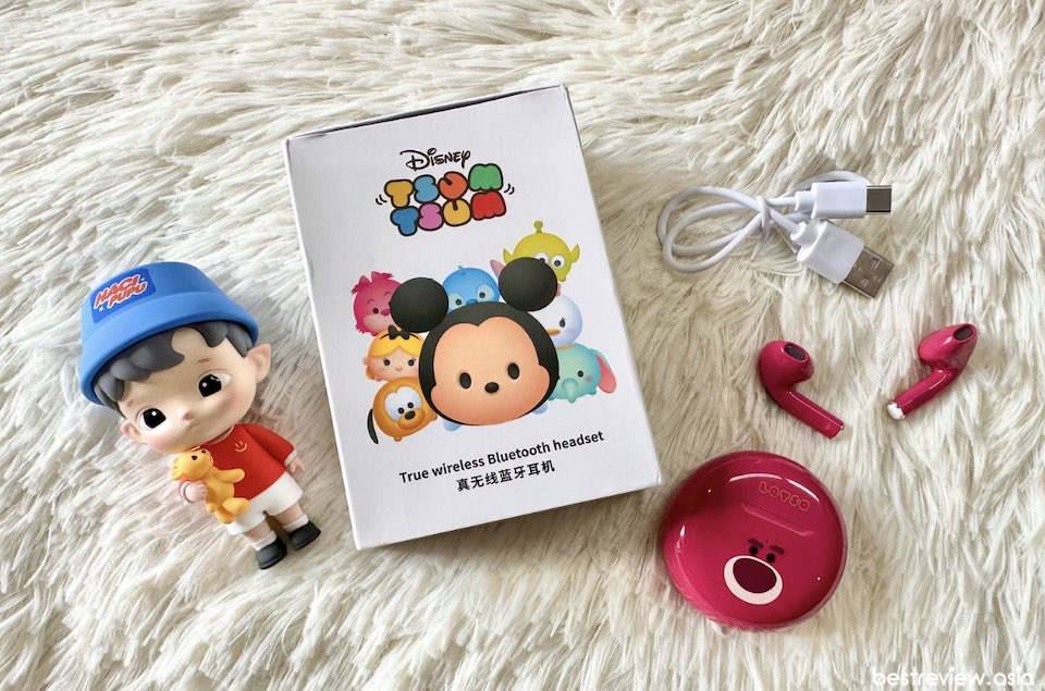 กล่องหูฟังไร้สาย Disney F9 ประกอบไปด้วย เคสชาร์จ, หูฟัง, สายชาร์จ USB-C และคู่มือ