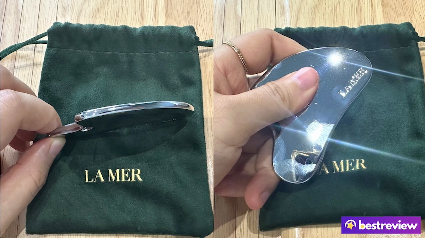 กัวซา La Mer ขนาดและความหนากำลังดี หยิบจับใช้งานถนัดมือ ส่วนโค้งว้าวรับกับรูปหน้า ผลิตจากสเตนเลสคุณภาพ ลื่นผิว เย็นสบาย