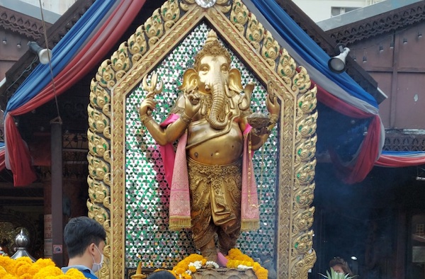 พิกัด ขอแฟนให้ได้ก่อนวาเลนไทน์ : เทวาลัยพระพิฆเนศ สี่แยกห้วยขวาง